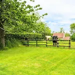 Nyaraló 3 Bedroom Stunning In Bricquebec-en-cotentin