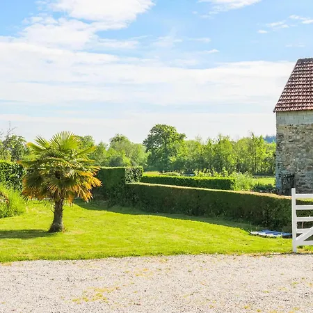Дом отдыха 3 Bedroom Awesome In Bricquebec-en-cotentin